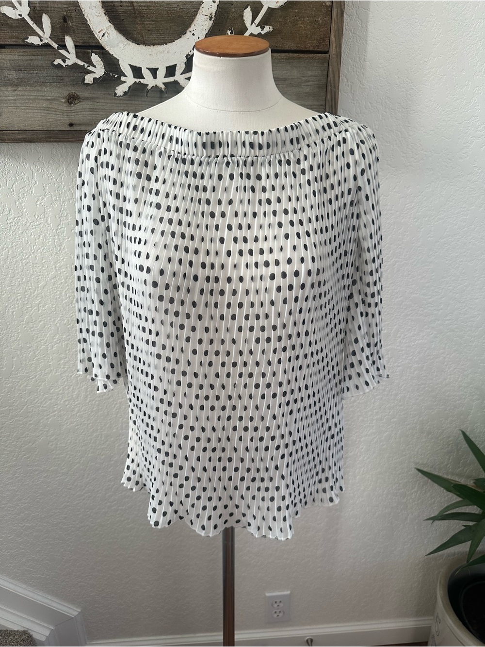 Stitch Fix Q&A Meetka Off-Shoulder White Polka Dot Women’s Top size M NWT